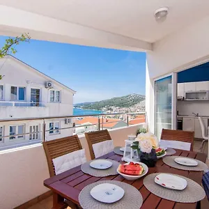 Kristina Apartament Seget Vranjica